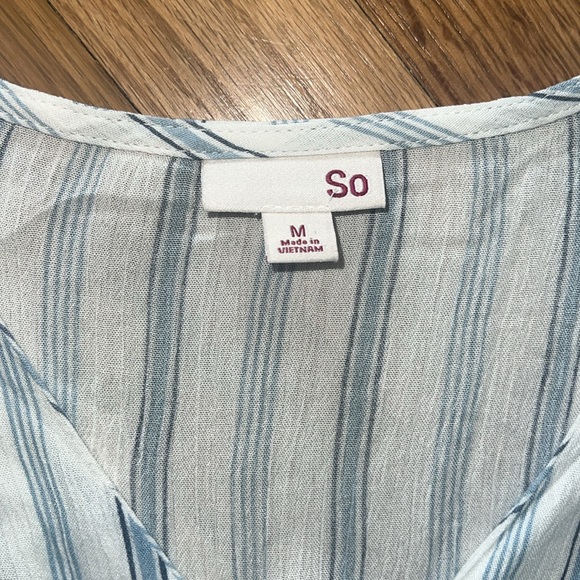 SO Striped Button Down Crop Top Size M - Picture 2 of 6